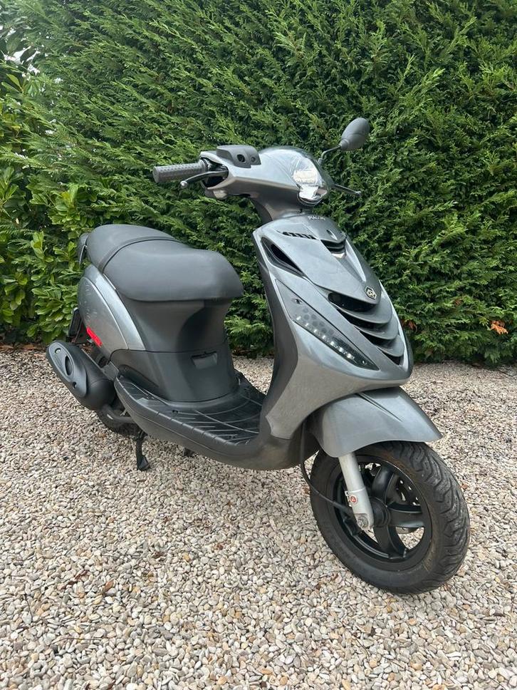 PIAGGIO ZIP 2017 BROM 11680KM, Fietsen en Brommers, Scooters | Piaggio, Gebruikt, Zip, Benzine, Ophalen