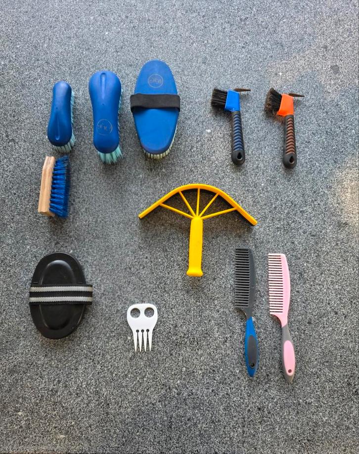 Verschillende paarden pony borstels kammen hoevenkrabber, Dieren en Toebehoren, Paarden en Pony's | Verzorgingsproducten, Ophalen of Verzenden