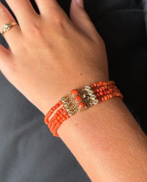 Bloedkoraal antieke armband 14k gouden slot dames 4-strengs, Sieraden, Tassen en Uiterlijk, Antieke sieraden, Armband, Goud, Met edelsteen