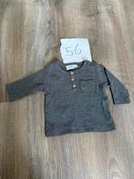 Feetje shirtje maat 56 – donkergrijs met houten knoopjes, Kinderen en Baby's, Babykleding | Maat 56, Jongetje of Meisje, Ophalen of Verzenden
