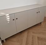 WOOOD Madu dressoir | Grenen | Wolkengrijs | 78x160x46, Huis en Inrichting, Kasten | Dressoirs, Ophalen, Met deur(en), Zo goed als nieuw