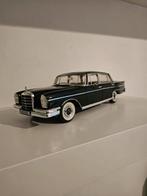 Mercedes Benz 300 SE Revell NIEUWSTAAT 1:18, Ophalen of Verzenden, Zo goed als nieuw, Auto, Revell