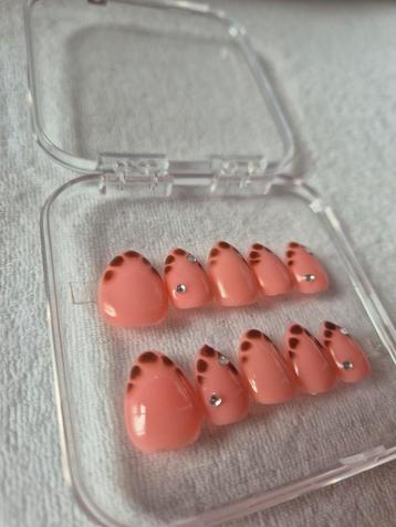 Press on nails beschikbaar voor biedingen