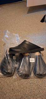 Pantoffels/slippers  42, Ophalen of Verzenden, Zo goed als nieuw, Zwart, Pantoffels of Sloffen