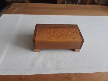 Houten muziekdoosje   beschikbaar voor biedingen