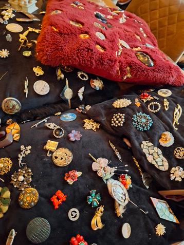 Grote Broche Verzameling - 200 Stuks! beschikbaar voor biedingen