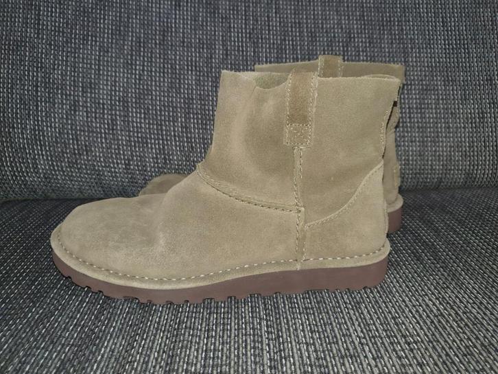 UGG classic mini Unlined nieuw, Kleding | Dames, Schoenen, Nieuw, Lage of Enkellaarzen, Groen, Verzenden