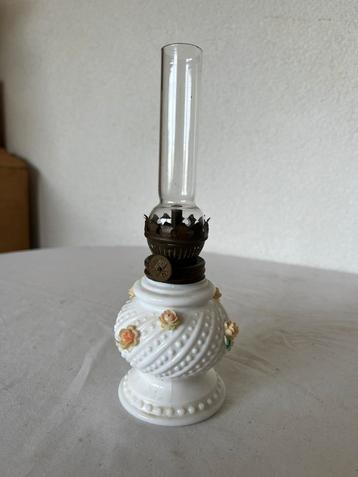 Olielampje Kleine Olielamp met Bloemen Petroleum Olie Lamp beschikbaar voor biedingen