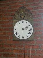 Antieke comtoise klok met prachtig houtsnijwerk, Antiek en Kunst, Ophalen of Verzenden