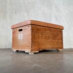 Oude turnkast, gymnastiek toestel, turnbok, turnkist, Ophalen