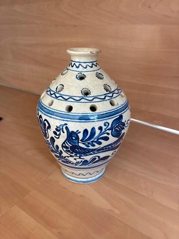 Leuke oude vaas beschikbaar voor biedingen