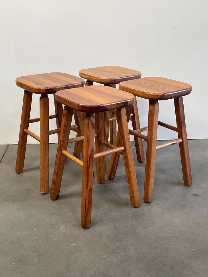 Set Van 4 Vintage Grenen Krukken, Scandinavisch Design, 1970, Huis en Inrichting, Krukjes, Gebruikt, Hout, Ophalen of Verzenden