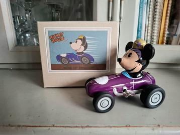 MINNIE MOUSE  in racewagen blikken speelgoed. beschikbaar voor biedingen