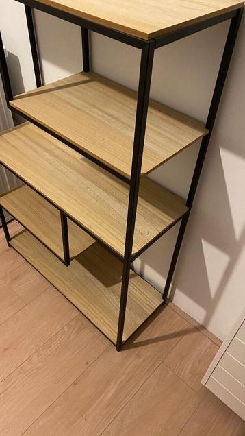 Wooden shelving unit - used like new beschikbaar voor biedingen