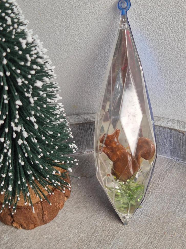 Vintage kerstbal diorama blauw eekhoorn, Diversen, Kerst, Gebruikt, Ophalen of Verzenden