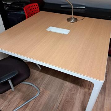 IKEA Galant vergadertafel 140x140cm - afbeelding 1