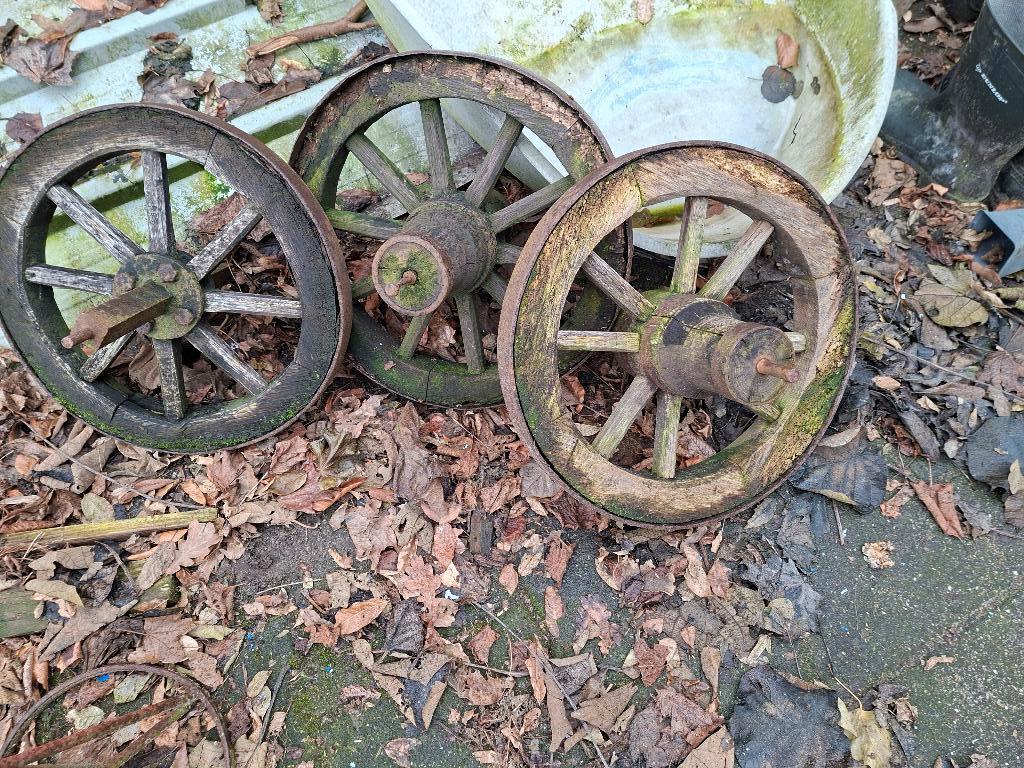 kruiwagenwielen oud   decoratie, Antiek en Kunst, Ophalen