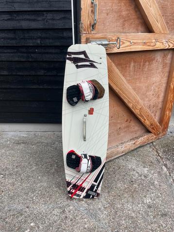 Freestyle Kiteboard Nash Thorn 132cm beschikbaar voor biedingen