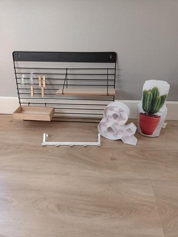 Gratis Wanddecoratie: Wandrek,, Cactus, Kapstok beschikbaar voor biedingen