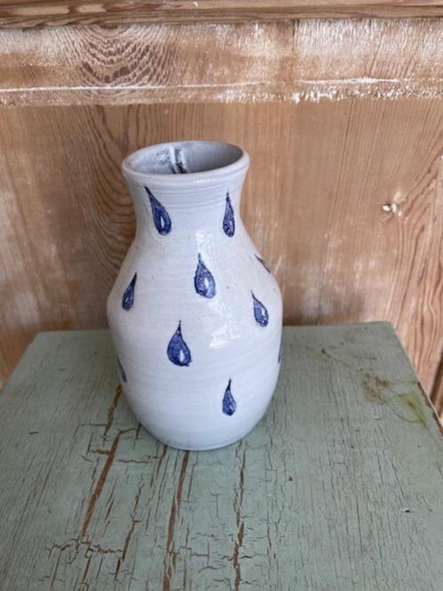 Vaasje blauwe druppels. Geglazuurd keramiek. Perigord France, Huis en Inrichting, Woonaccessoires | Vazen, Zo goed als nieuw, Blauw