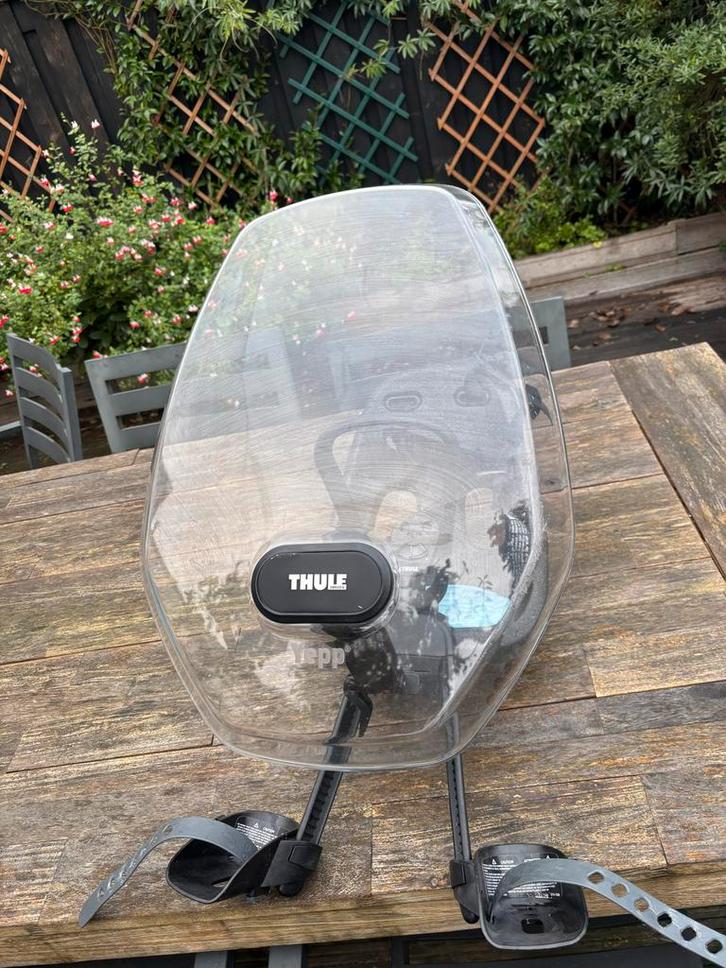 Thule Yepp Nexxt Mini + Windscherm, Fietsen en Brommers, Fietsaccessoires | Fietsstoeltjes, Gebruikt, Voorzitje, 9 t/m 18 kg, Voetsteuntjes