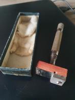 Zeldzaam antiek scheermes van metaal en hout, in originele s, Antiek en Kunst, Curiosa en Brocante, Ophalen of Verzenden