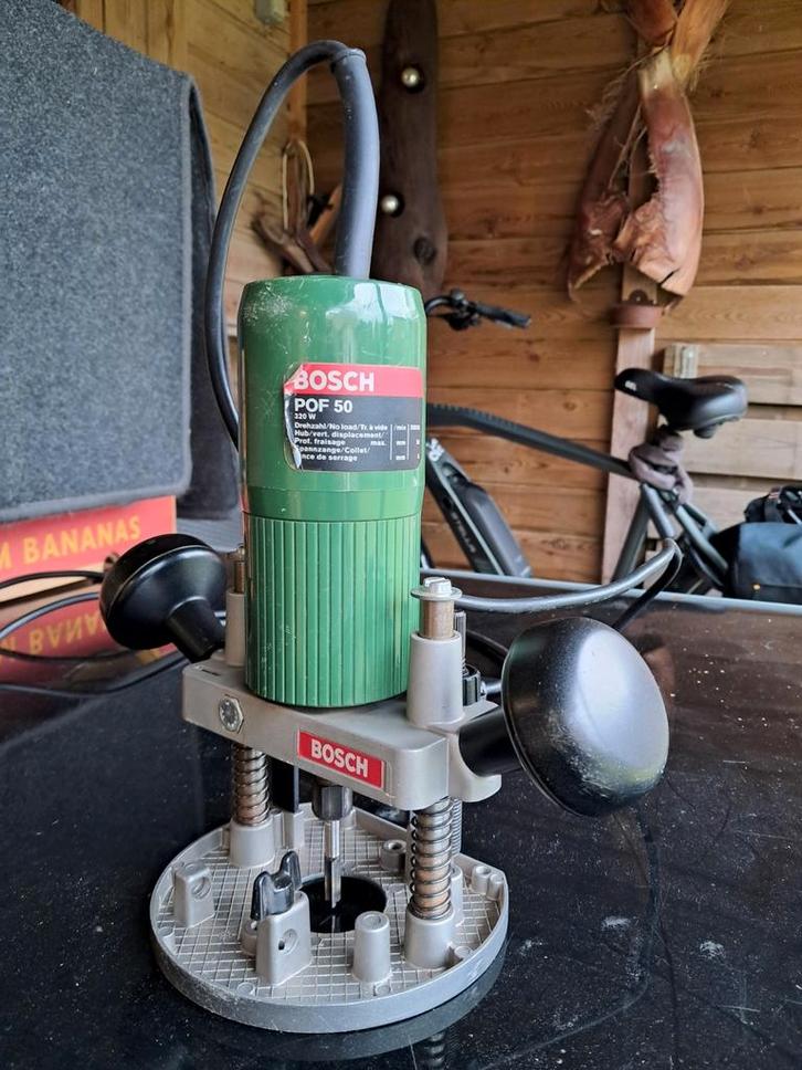 Bosch Bovenfrees - Krachtige Freesmachine, Doe-het-zelf en Verbouw, Gereedschap | Freesmachines, Gebruikt, Elektrisch, Bovenfrees