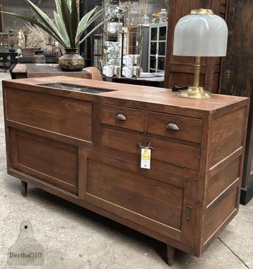 Grote Mid Century tafellamp messing en opaal glas beschikbaar voor biedingen