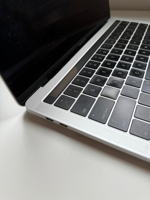2017 Macbook Pro with Touch Bar, Computers en Software, Apple Macbooks, Zo goed als nieuw, MacBook Pro, 13 inch, 2 tot 3 Ghz, 256 GB