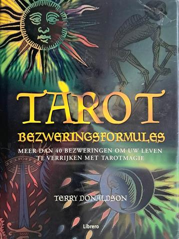 Boek TAROT, BEZWERINGSFORMULES beschikbaar voor biedingen