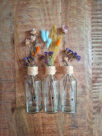 3 kleine flesjes met touw beschikbaar voor biedingen