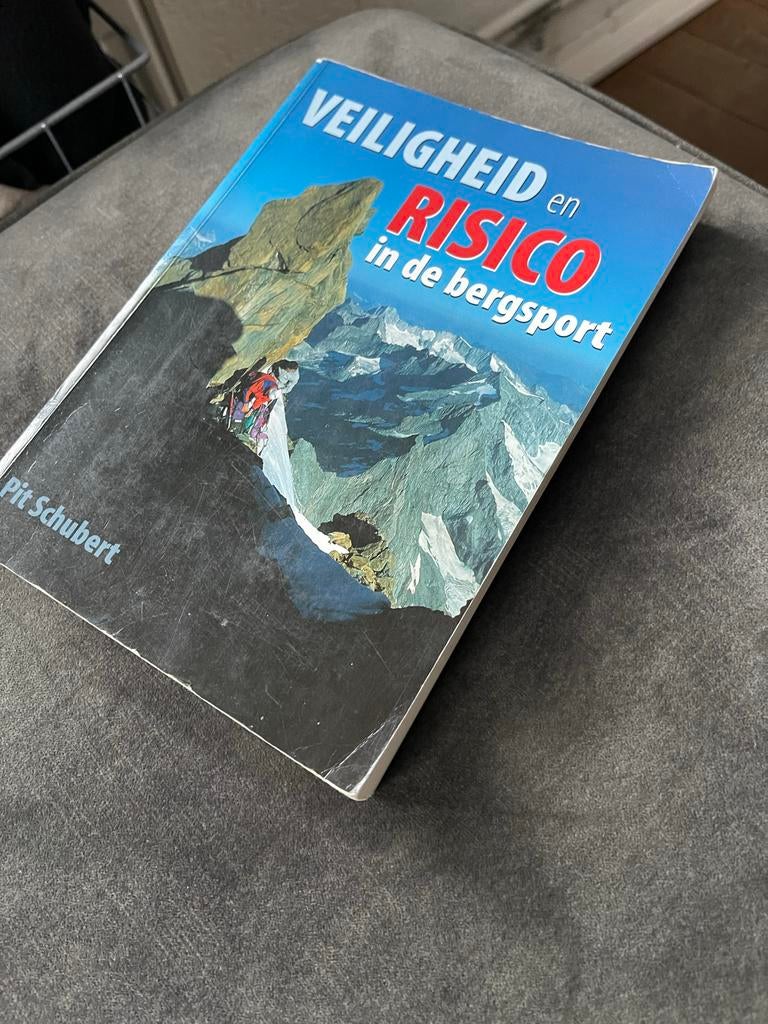 Veiligheid en risico in de bergsport - Pit Schubert, Boeken, Ophalen of Verzenden, Gelezen, Overige sporten