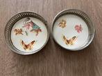 2 antieke aardewerk onderzetters met bloemen en vlinders oud, Antiek en Kunst, Ophalen of Verzenden
