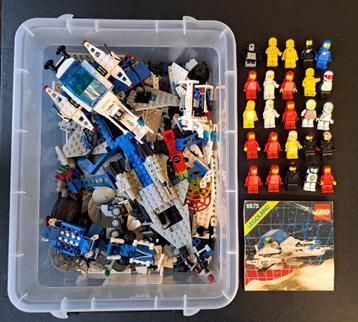 Partij lego ruimtevaart space classis met ruim 25 popetjes beschikbaar voor biedingen