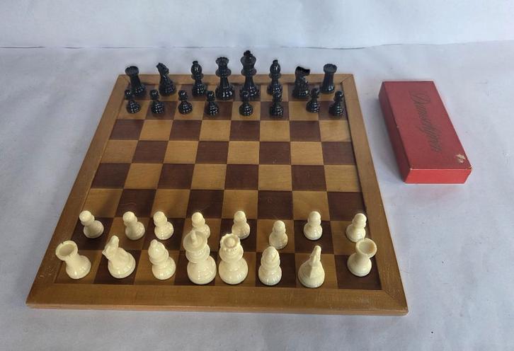 Schaakspel en damspel - houten bord 38,5x38,5cm + damstenen, Hobby en Vrije tijd, Gezelschapsspellen | Bordspellen, Gebruikt, Een of twee spelers