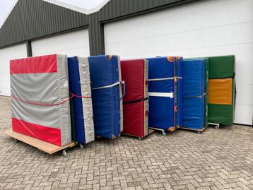 Dikke landingsmat, valmat grote mat, turnmat, gymmat beschikbaar voor biedingen
