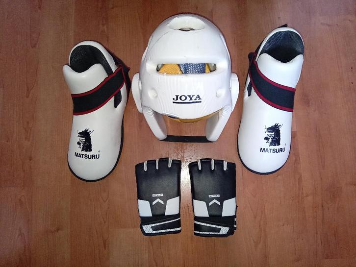 Tae kwon do spullen, Sport en Fitness, Vechtsporten en Zelfverdediging, Zo goed als nieuw, Taekwondo, Vechtsportschoenen, Maat M