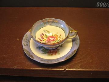 Brocante kop en schoteltje beschikbaar voor biedingen