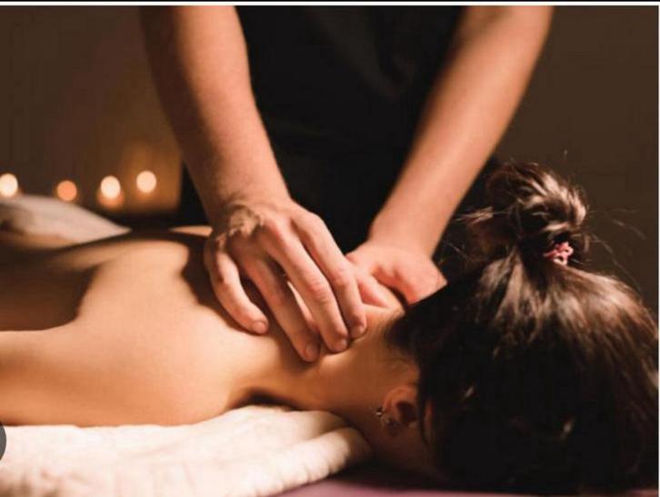 Masseur for Men & Woman at your place or my place., Diensten en Vakmensen, Welzijn | Masseurs en Massagesalons, Bedrijfsmassage