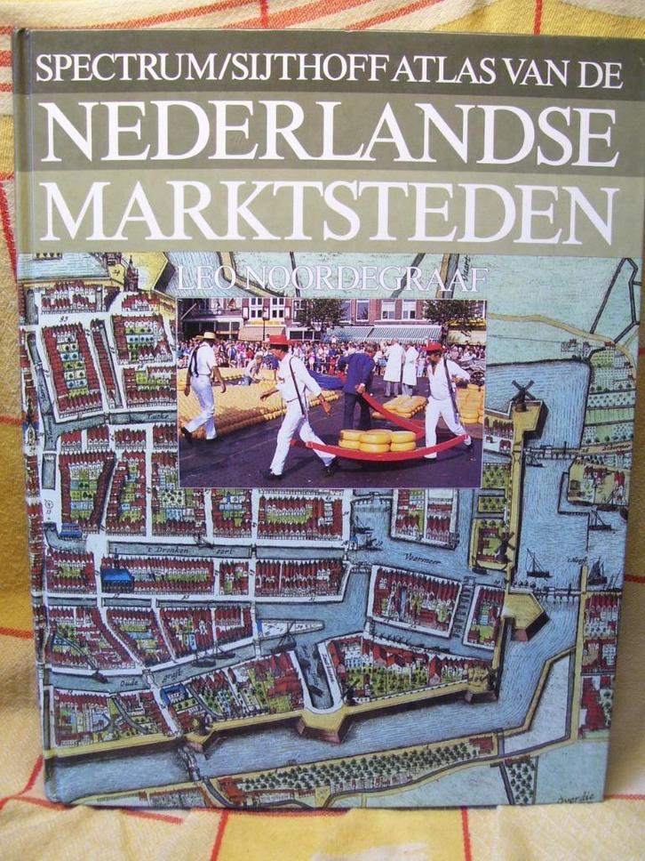 Atlas van de Nederlandse Marktsteden, Boeken, Atlassen en Landkaarten, Zo goed als nieuw, Overige atlassen, Nederland, 1800 tot 2000