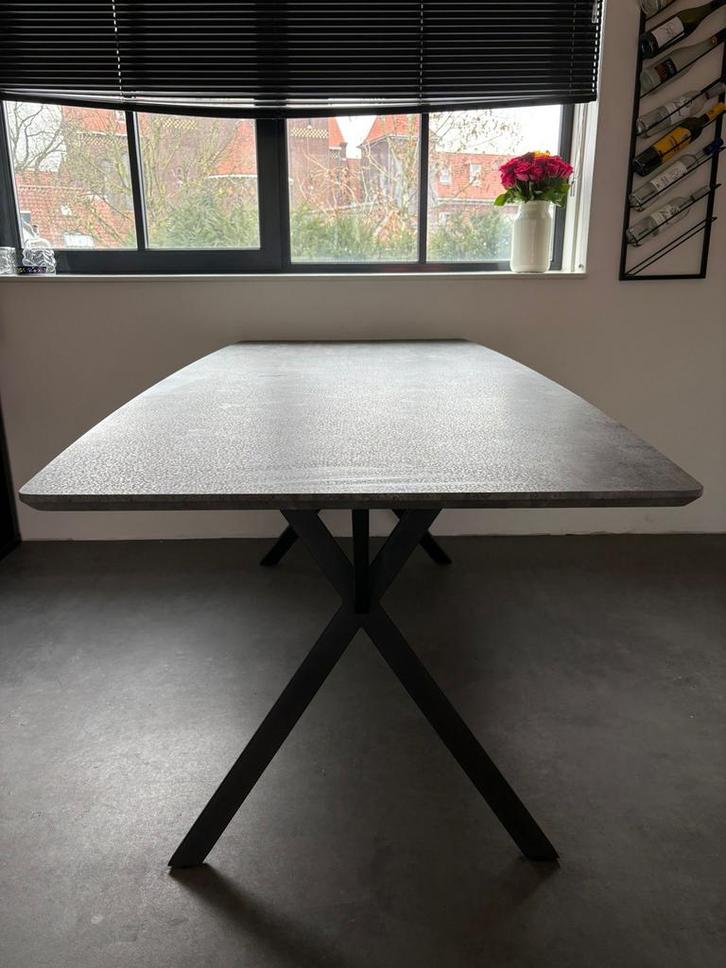 Moderne grijze eettafel, Huis en Inrichting, Tafels | Eettafels, Zo goed als nieuw, 50 tot 100 cm, 150 tot 200 cm, Vier personen