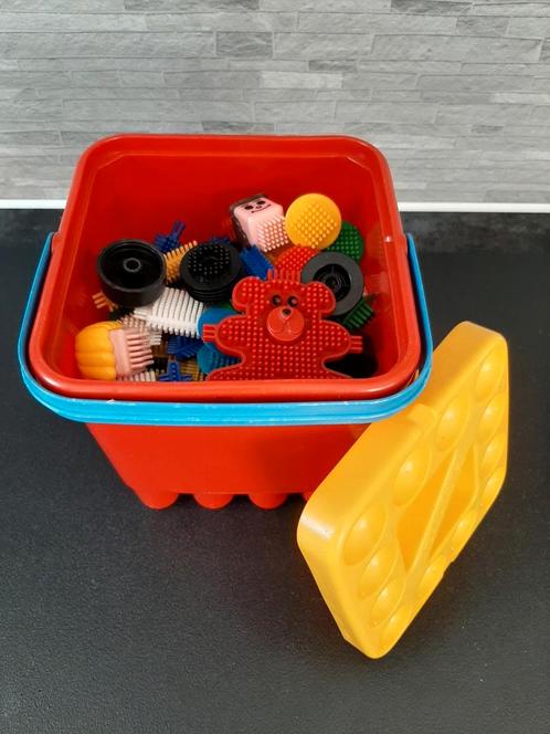 Emmer stekelblokken soort nopper bouwstenen volle emmer, Kinderen en Baby's, Speelgoed | Bouwstenen, Gebruikt, Overige merken