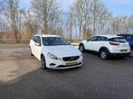 Volvo V60 1.6 T3 R-Design TREKHAAK CRUISE NAVI CLIMA, Auto's, Voorwielaandrijving, Emergency brake assist, Gebruikt, Zwart