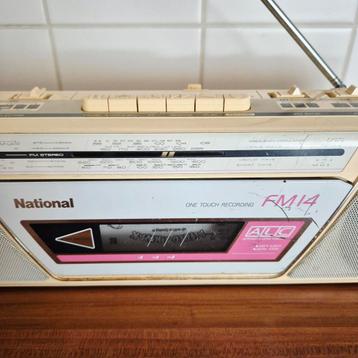 Retro model radio, met cassette
 beschikbaar voor biedingen