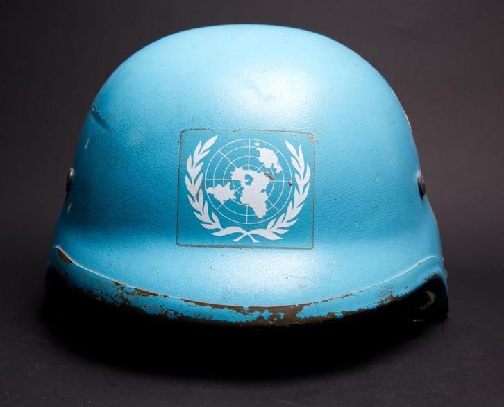 Unprofor Blauwhelm B826 Schuberth, Verzamelen, Militaria | Algemeen, Landmacht, Helm of Baret, Nederland, Ophalen of Verzenden