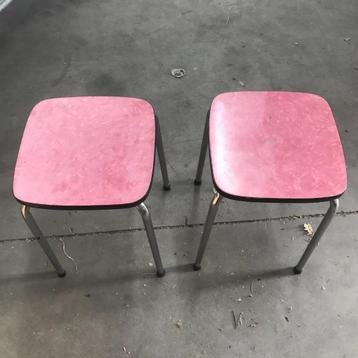2 retro formica krukjes rood €30 per stuk beschikbaar voor biedingen