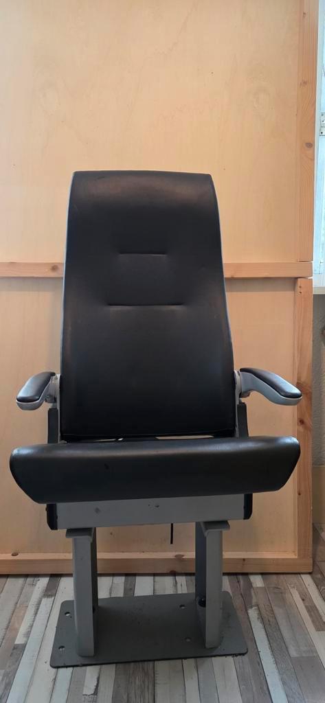 Machinisten stoel met armleuningen uit NS Sprinter, Huis en Inrichting, Stoelen, Gebruikt, Eén, Kunststof, Leer, Metaal, Zwart