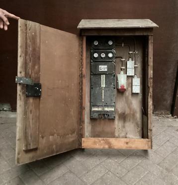 Te koop: Multiplex meterkastbehuizing voor € 20,00 beschikbaar voor biedingen