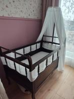 Vintage ledikantje, van donker hout. Met matras, Kinderen en Baby's, Babywiegjes en Ledikanten, Ophalen, Gebruikt, Ledikant