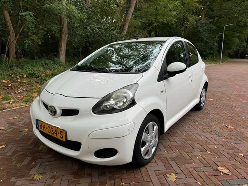 Toyota Aygo 1.4 D + 5DRS 2010 Wit met nieuwe apk 01-10-2025, Auto's, Toyota, Particulier, Aygo, ABS, Airbags, Boordcomputer, Centrale vergrendeling